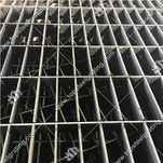 Placă cu grilă de oțel